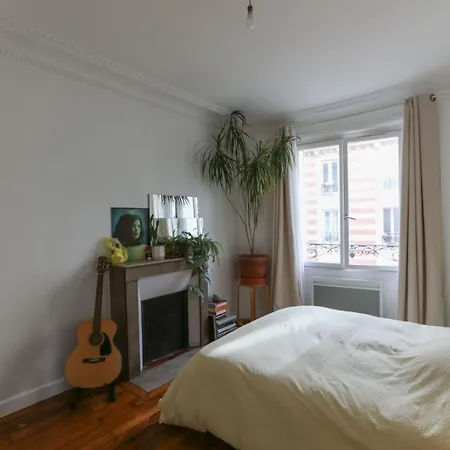Nice 32 M Near Clignancourt Apartment