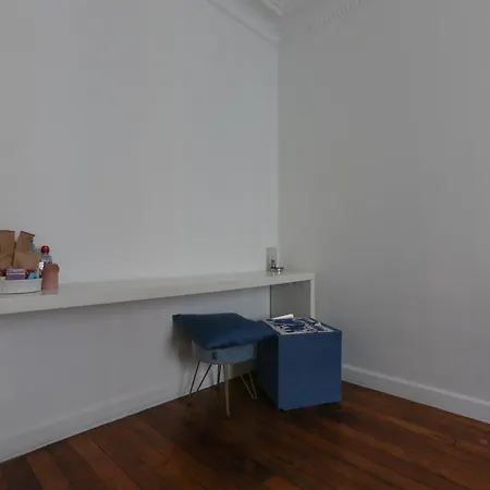 Nice 32 M Near Clignancourt * Paris